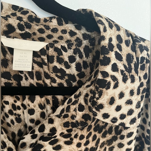 Oversize Cheetah Button Down Blouse (XL) - Picture 2 of 2